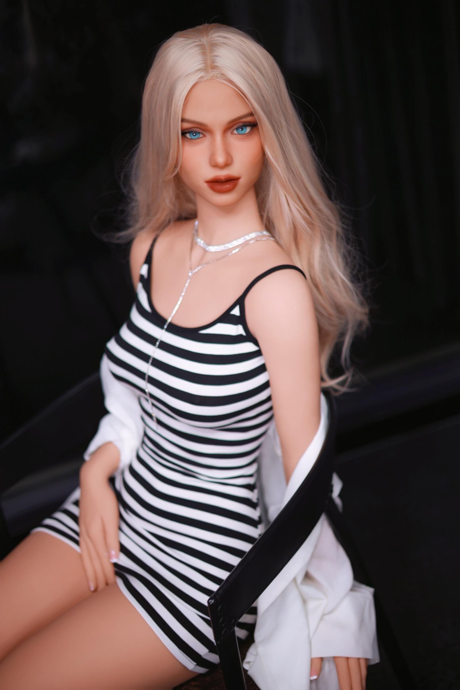 DutchDoll Hannah | 161 cm